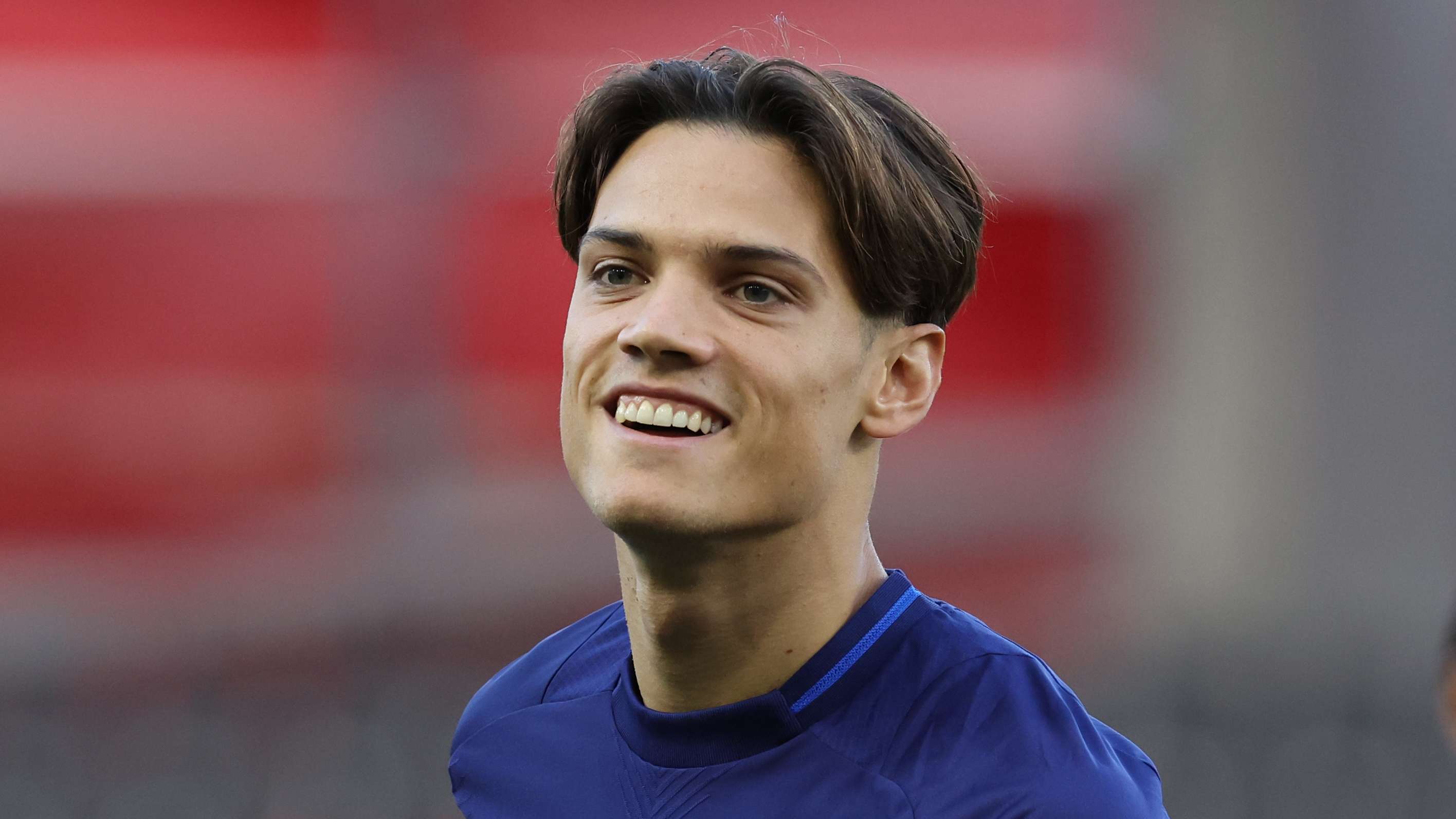 欧洲杯小组赛胜负解析及球员表现全面回顾与趋势分析