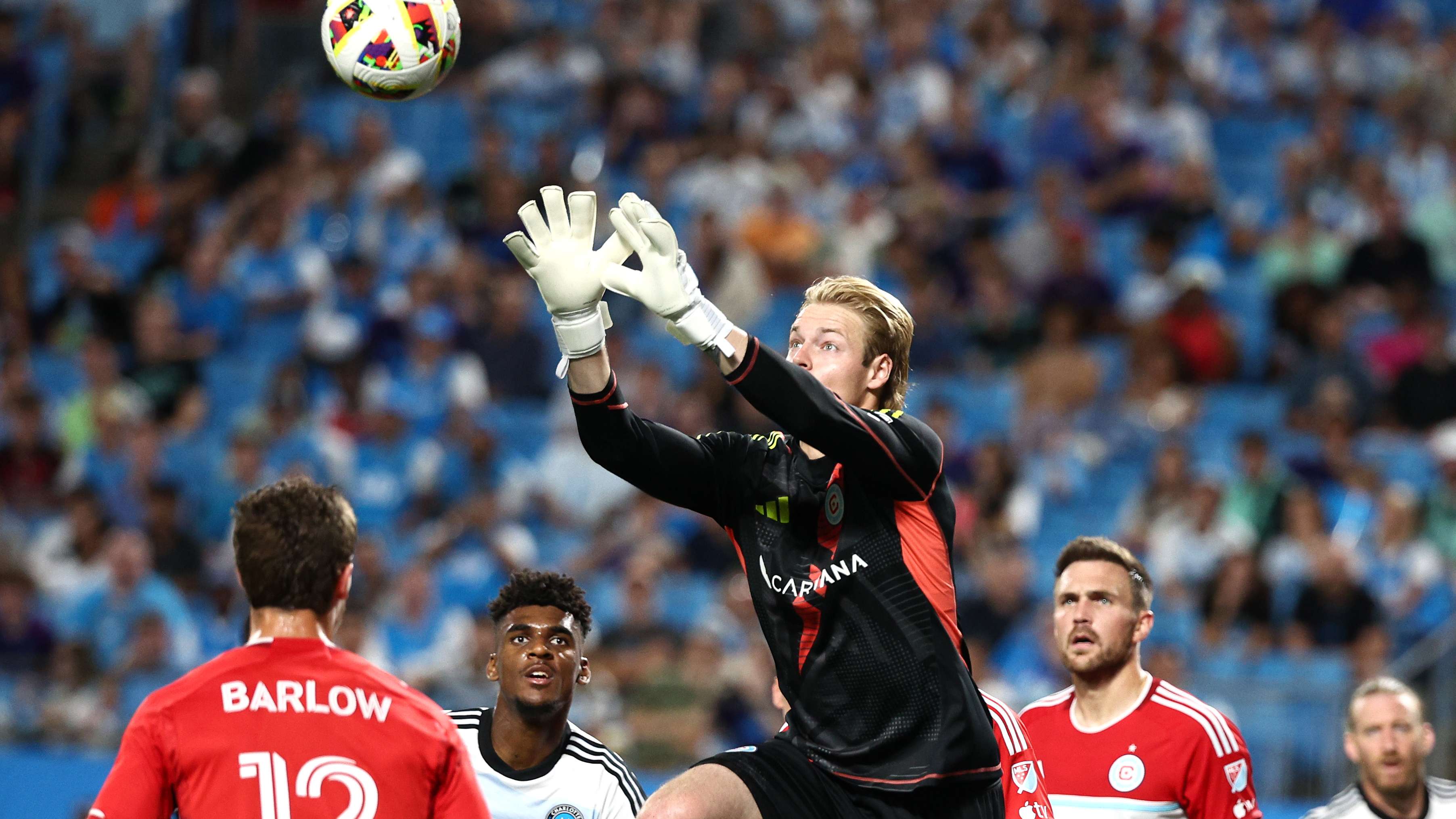 世界杯金靴奖得主回顾 一人单届赛事打入十三球的传奇表现