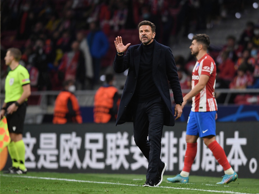 上海黄浦江畔城市地标点亮阿根廷色彩，庆祝世界杯夺冠一周年